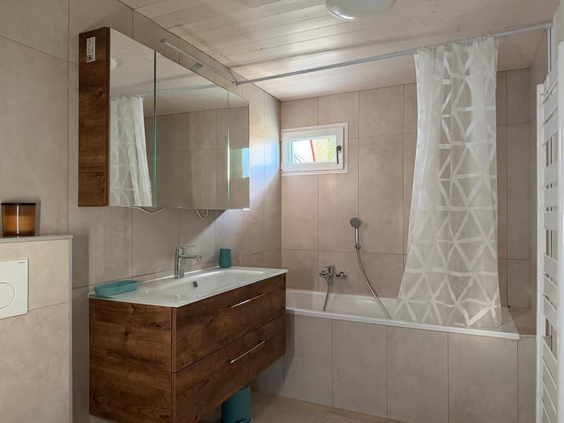 Chambre à louer dans villa individuelle au rez-de-chaussée. Au calme. (8)