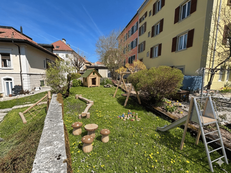 Bel immeuble familial avec terrasse et jardin (4)