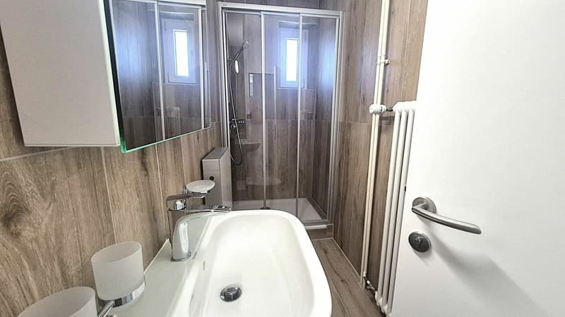 Magnifique appartement de 3 pièces entièrement rénové avec balcon - Le Locle (2)