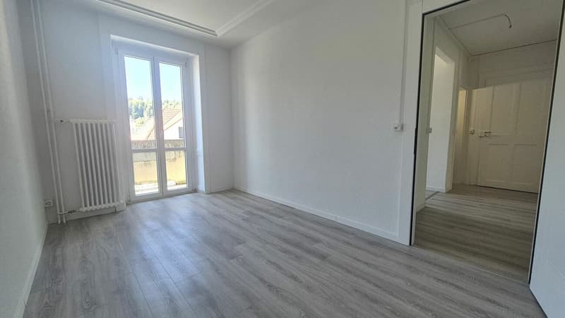 Magnifique appartement de 3 pièces entièrement rénové avec balcon - Le Locle (11)