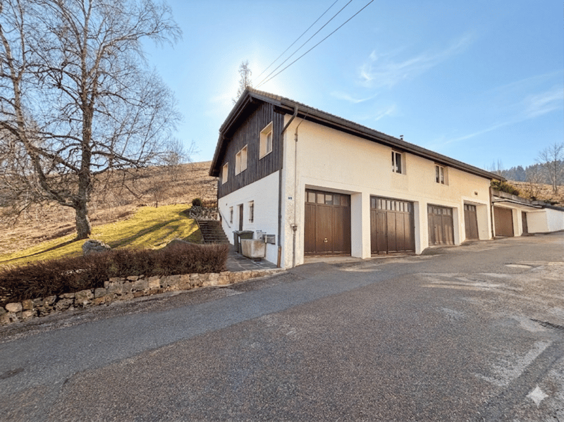 Belle maison familiale avec 6 grands garages (19)