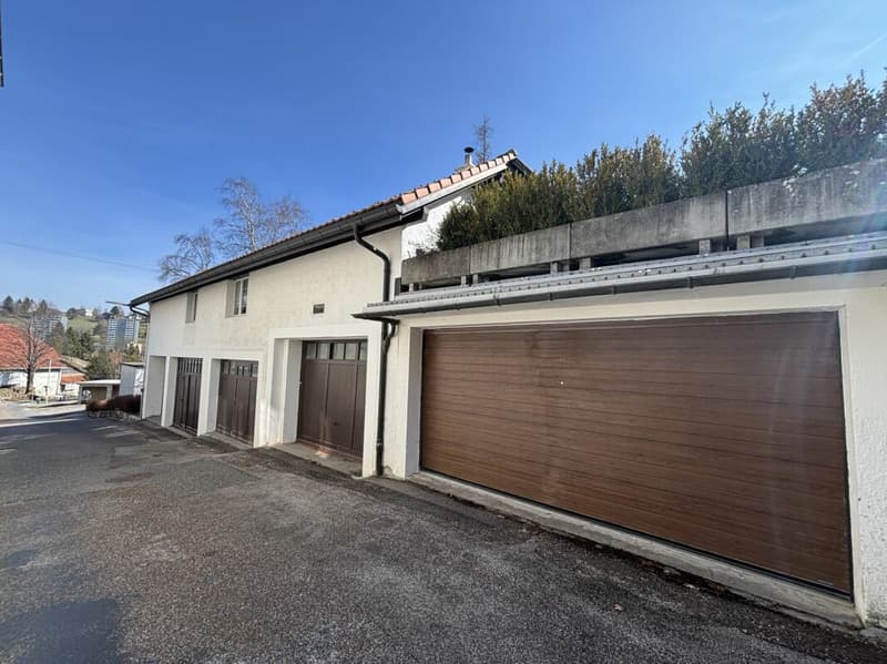 Belle maison familiale avec 6 grands garages (17)