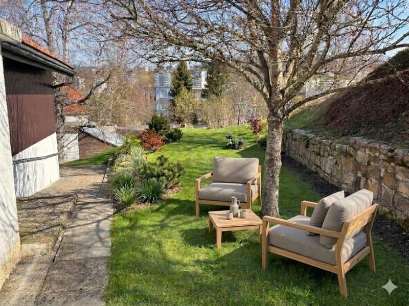 Belle maison familiale avec 6 grands garages (2)