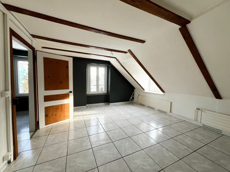 Appartement mansardé de 4.5 pièces à proximité des commodités (2)