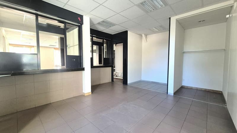 Local commercial / bureaux au coeur des Ponts-de-Martel (2)