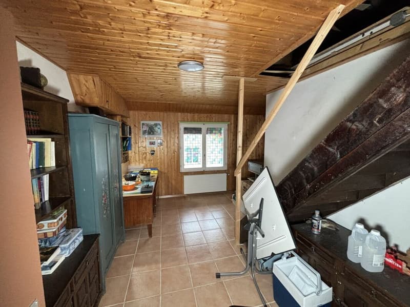 Belle maison familiale avec 6 grands garages (13)