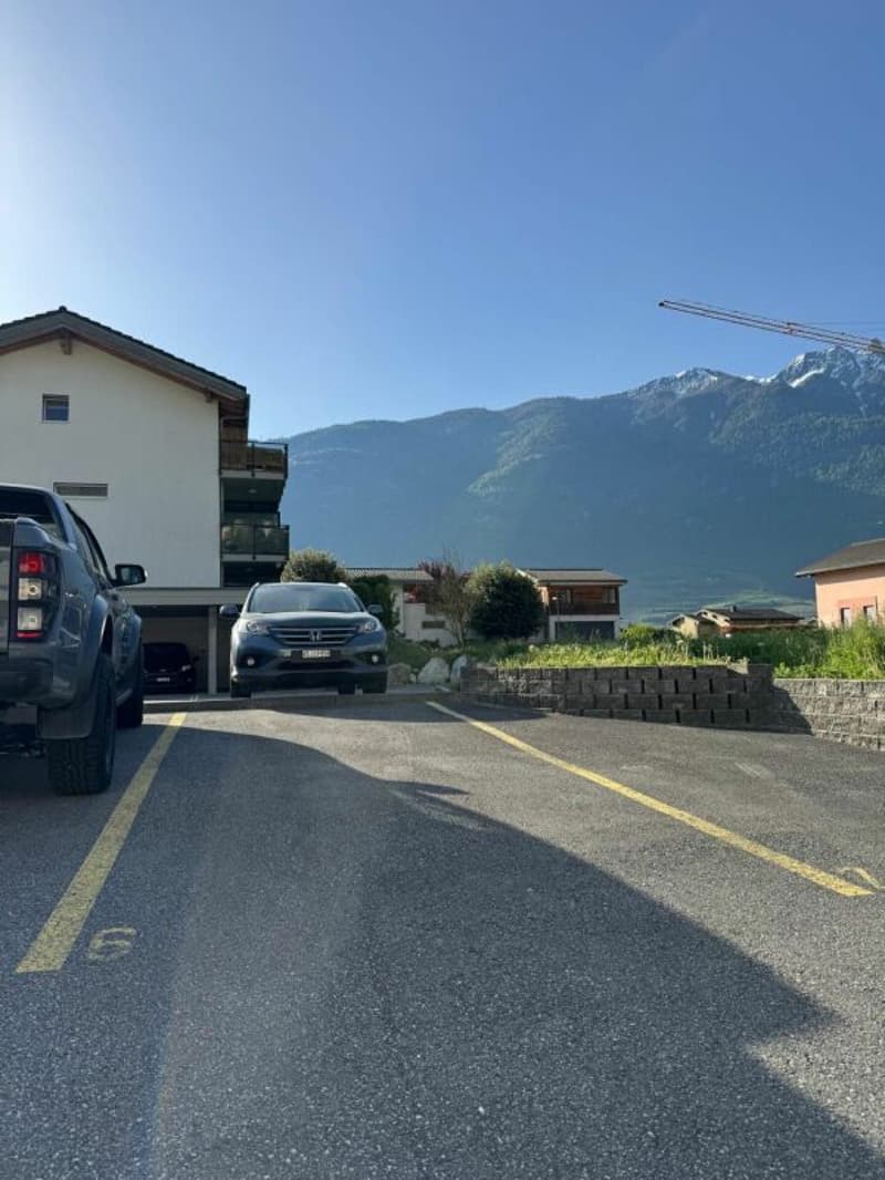 Place de parc double dans la longueur ou place pour un camping-car (2)