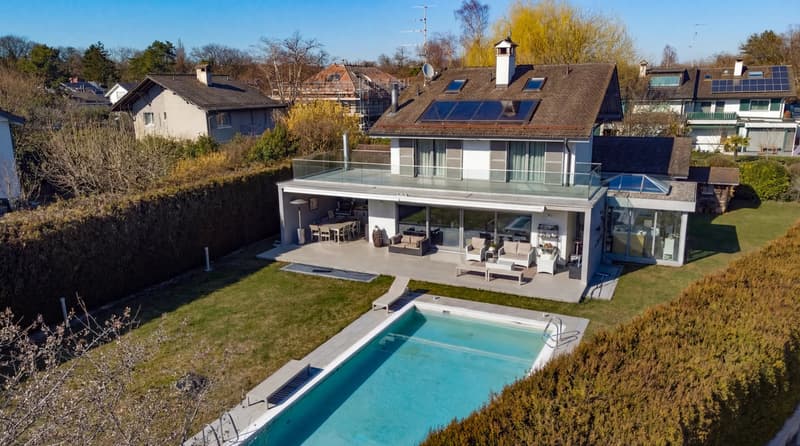 Villa de 330 m2 avec piscine et beau terrain (2)