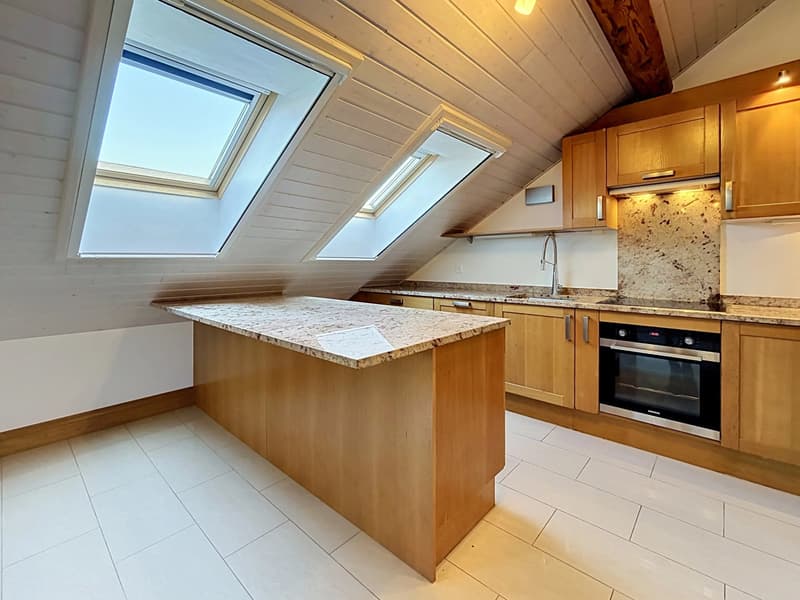 Appartement de charme sous les toits ? Au coeur du Vieux Meyrin (9)