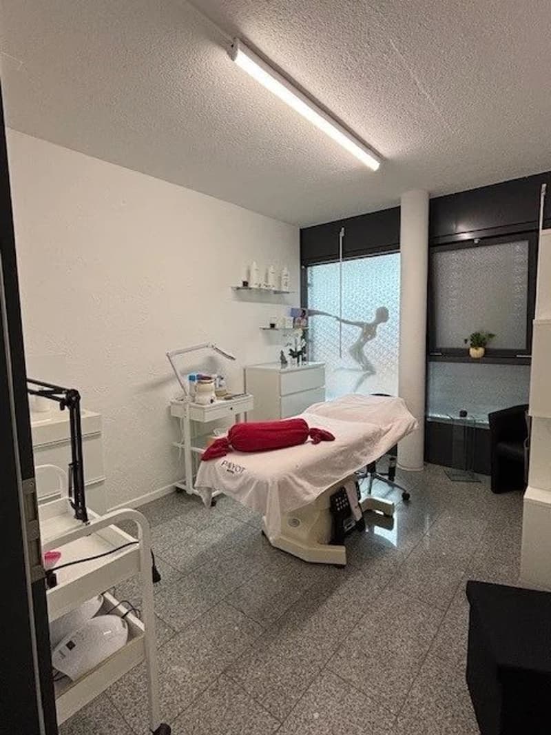 Local commercial aménagé avec activité existante et excellente rentabilité (5)