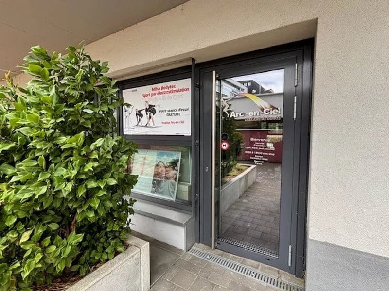Local commercial aménagé avec activité existante et excellente rentabilité (6)
