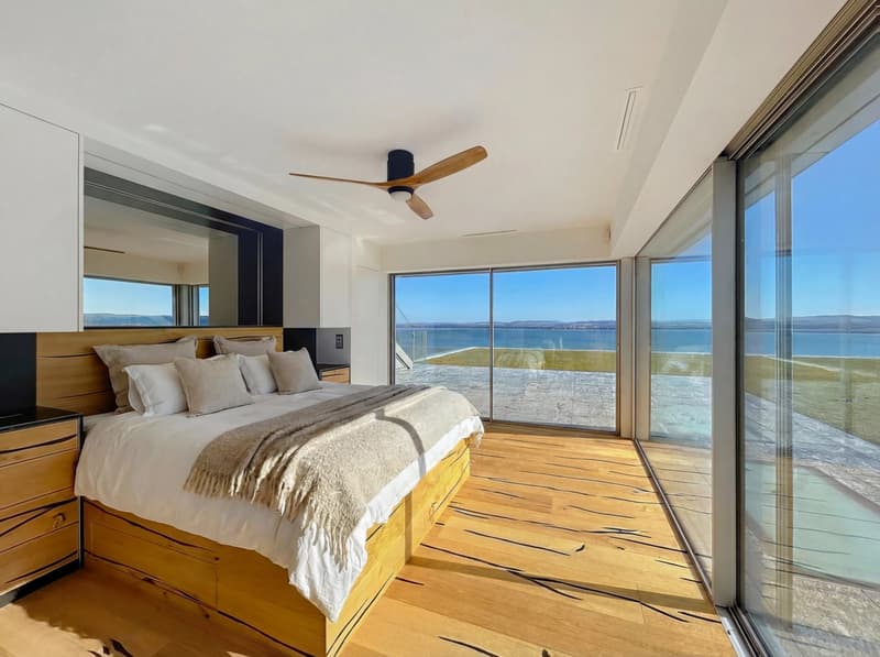 Propriété contemporaine de 600 m² avec vue panoramique sur le lac (9)