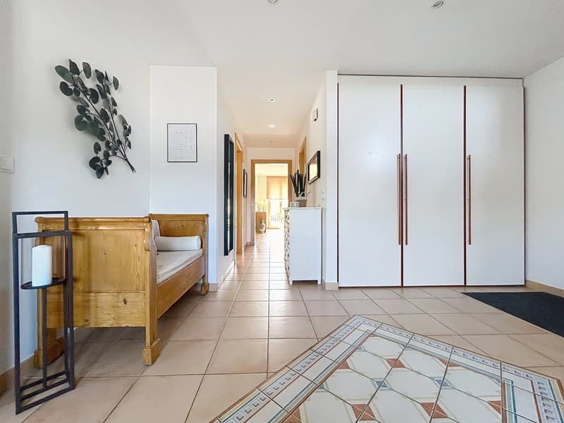 Spacieuse villa familiale de caractère avec vaste jardin (9)