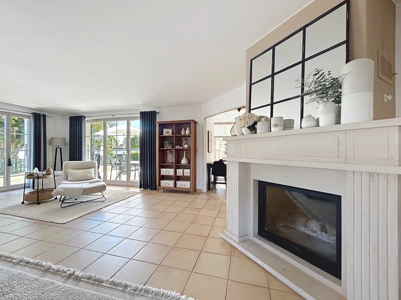 Spacieuse villa familiale de caractère avec vaste jardin (3)