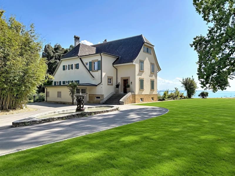 Maison de maître pieds dans l'eau (3)