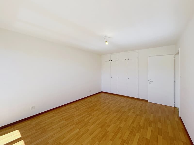 Lumineux 3.5 pièces avec balcon et vue à Neuchâtel (5)