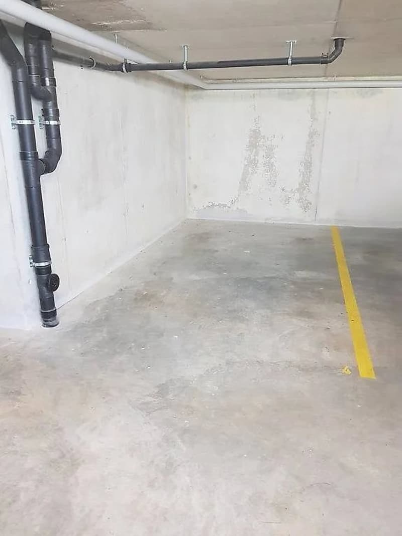 Place de parking dans garage souterrain (2)