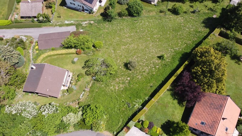 Terrain Constructible dans un environnement paisible et verdoyant (2)