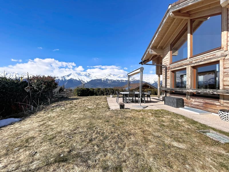 Chalet contemporain avec vue imprenable sur les Alpes (13)