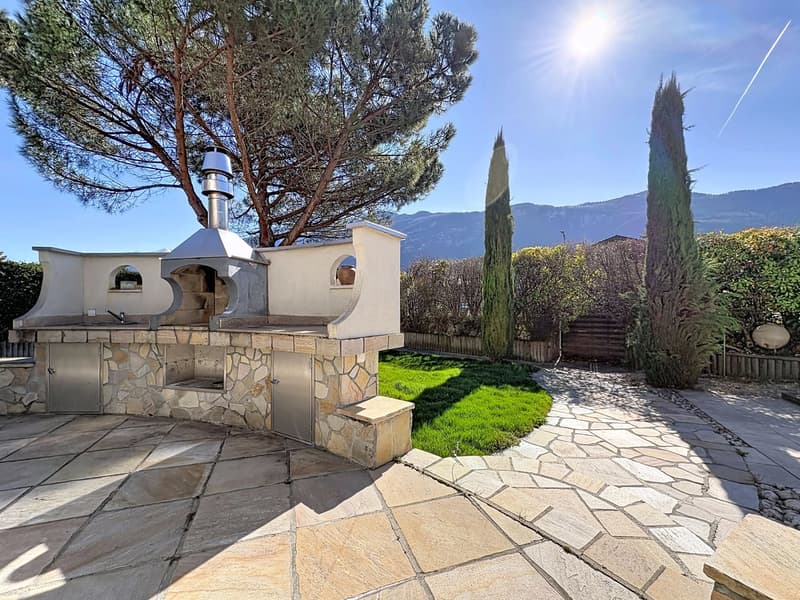 Spacieuse villa 5.5 pièces avec piscine et jardin (12)