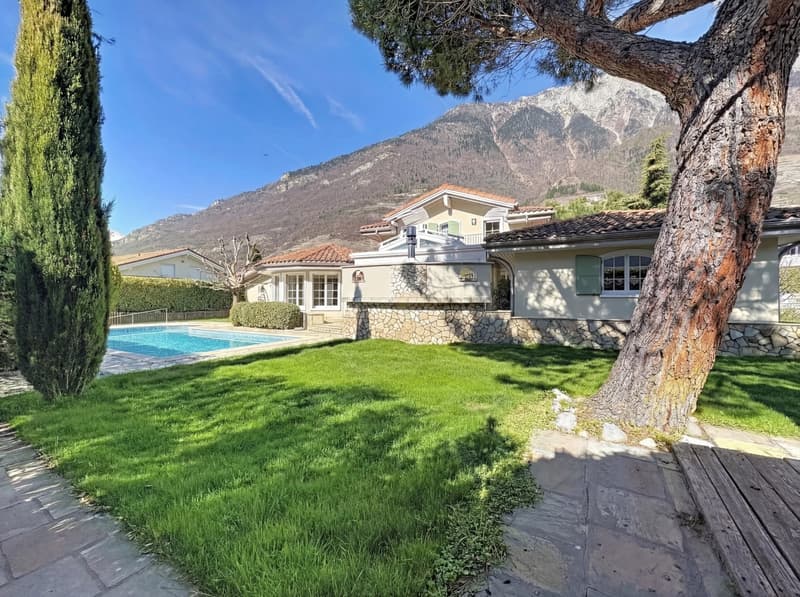Spacieuse villa 5.5 pièces avec piscine et jardin (13)