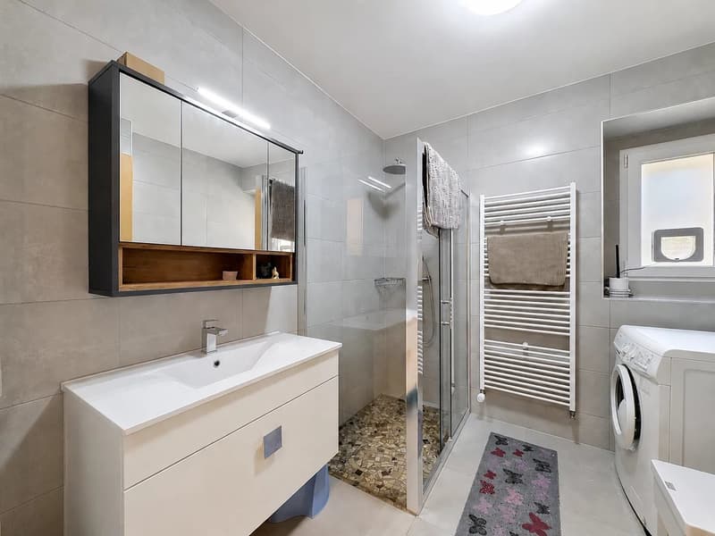 Exclusivité - Splendide maison de village rénovée, jardin et piscine (12)