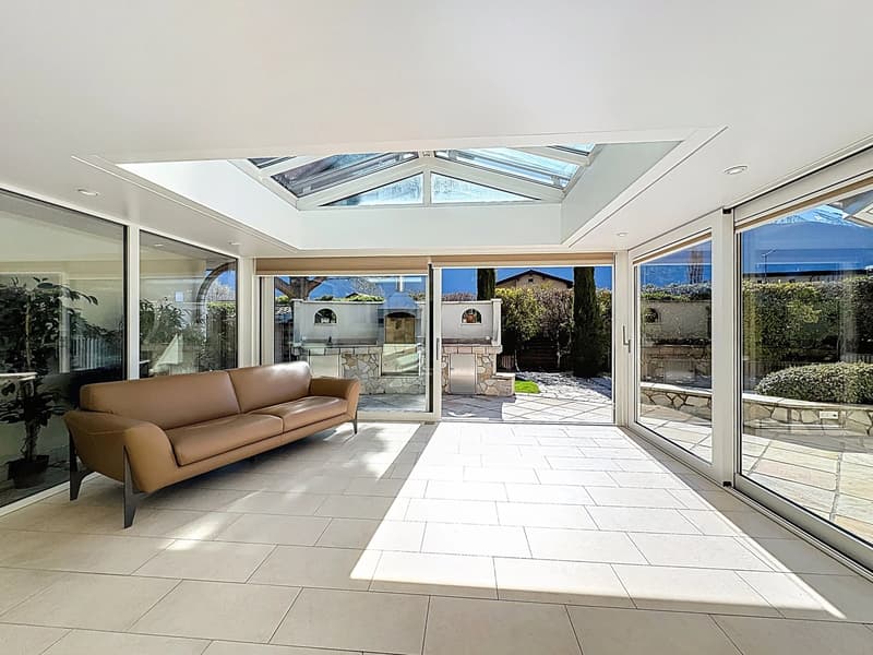 Spacieuse villa 5.5 pièces avec piscine et jardin (10)