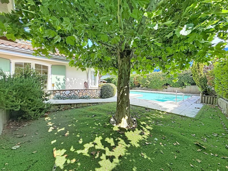 Spacieuse villa 5.5 pièces avec piscine et jardin (1)