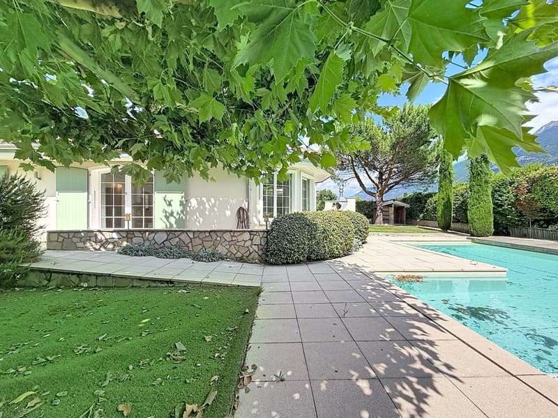 Spacieuse villa 5.5 pièces avec piscine et jardin (5)