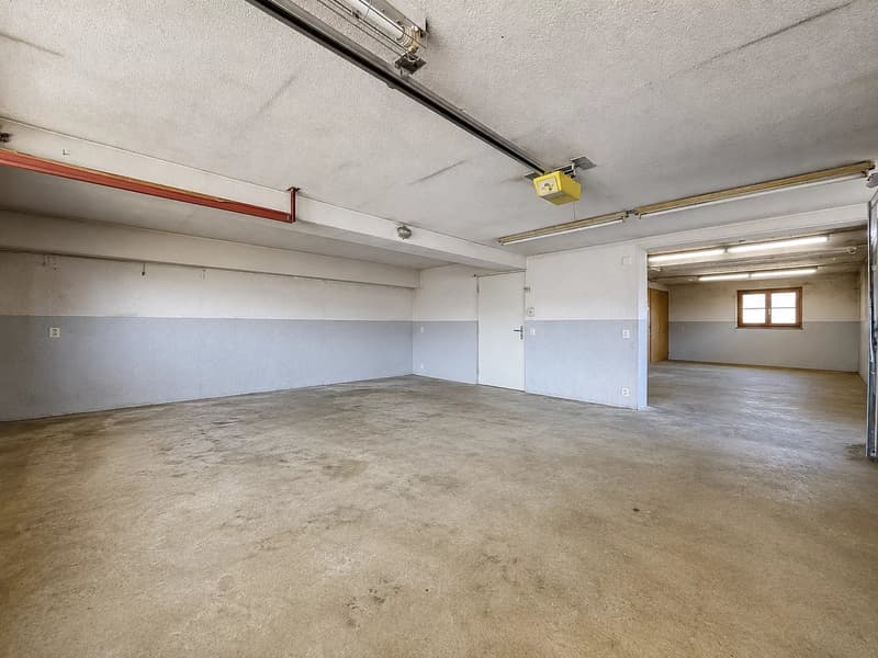 Grande maison avec 2 appartements et vaste garage (11)