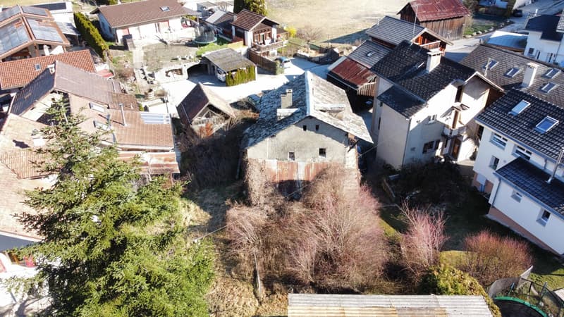 Propriété villageoise avec potentiel de développement ! (2)