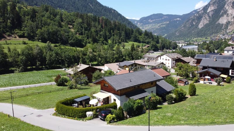 Magnifique villa-chalet familiale avec jardin et terrasse ensoleillée (12)