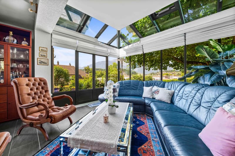 SPLENDID SEMI-DETACHED VILLA WITH LARGE LANDSCAPED GARDEN. LOVE AT FIRST SIGHT! (4)