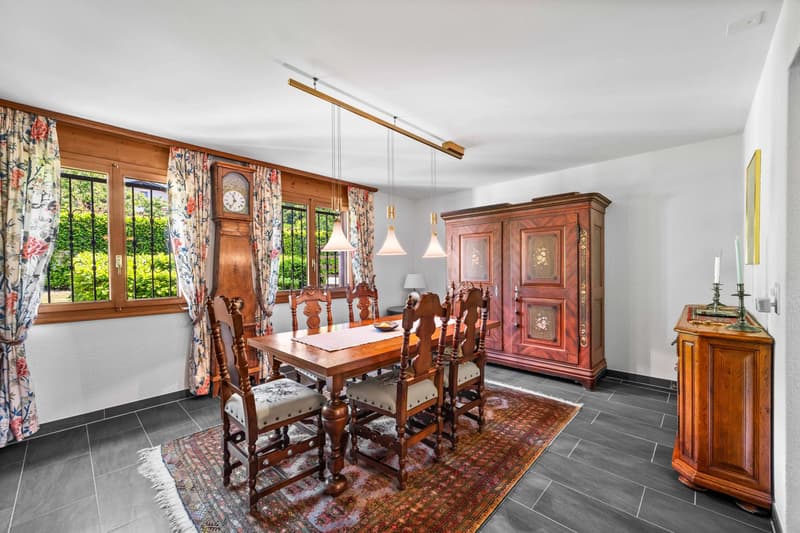 SPLENDID SEMI-DETACHED VILLA WITH LARGE LANDSCAPED GARDEN. LOVE AT FIRST SIGHT! (10)