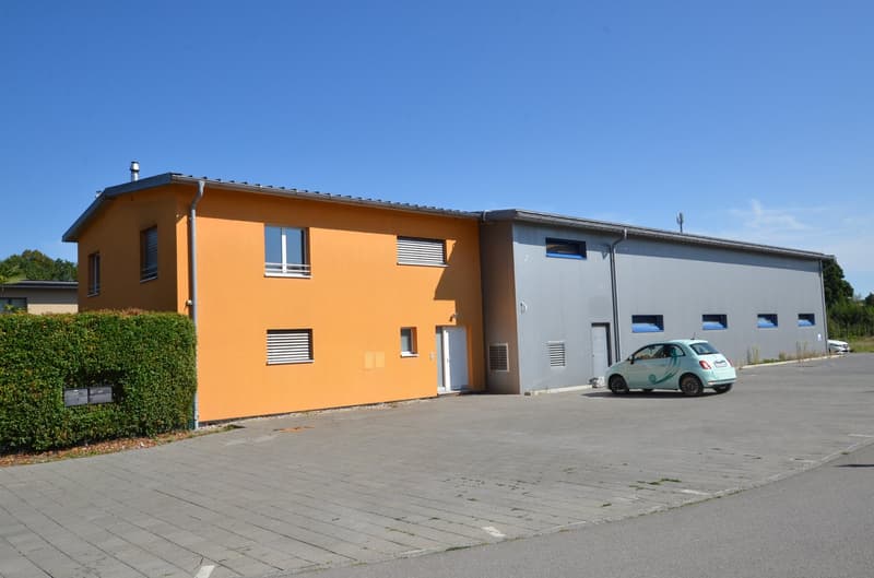 A LOUER HALLE COMMERCIALE, VILLA, DUPLEX, PLACES PARC (1)