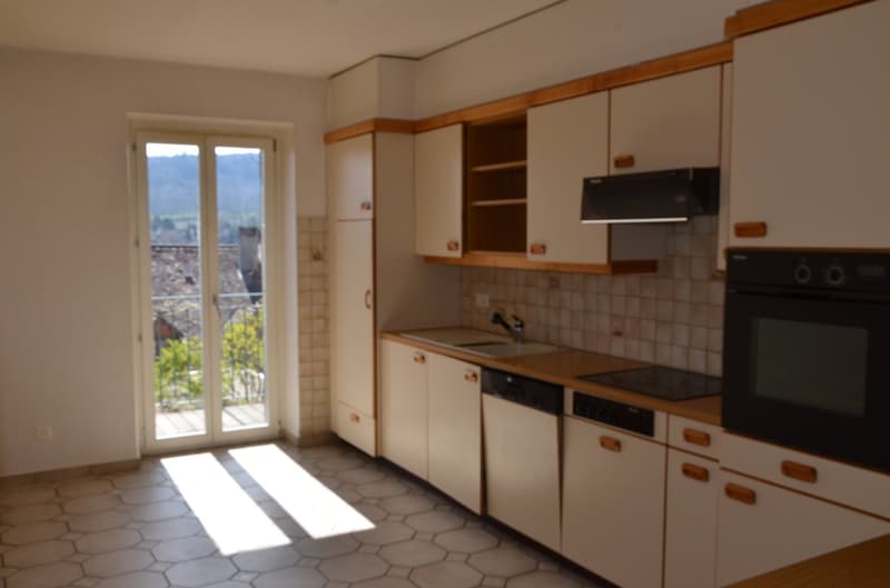 A louer spacieux appartement de 3 pièces avec cheminée à Avenches (4)