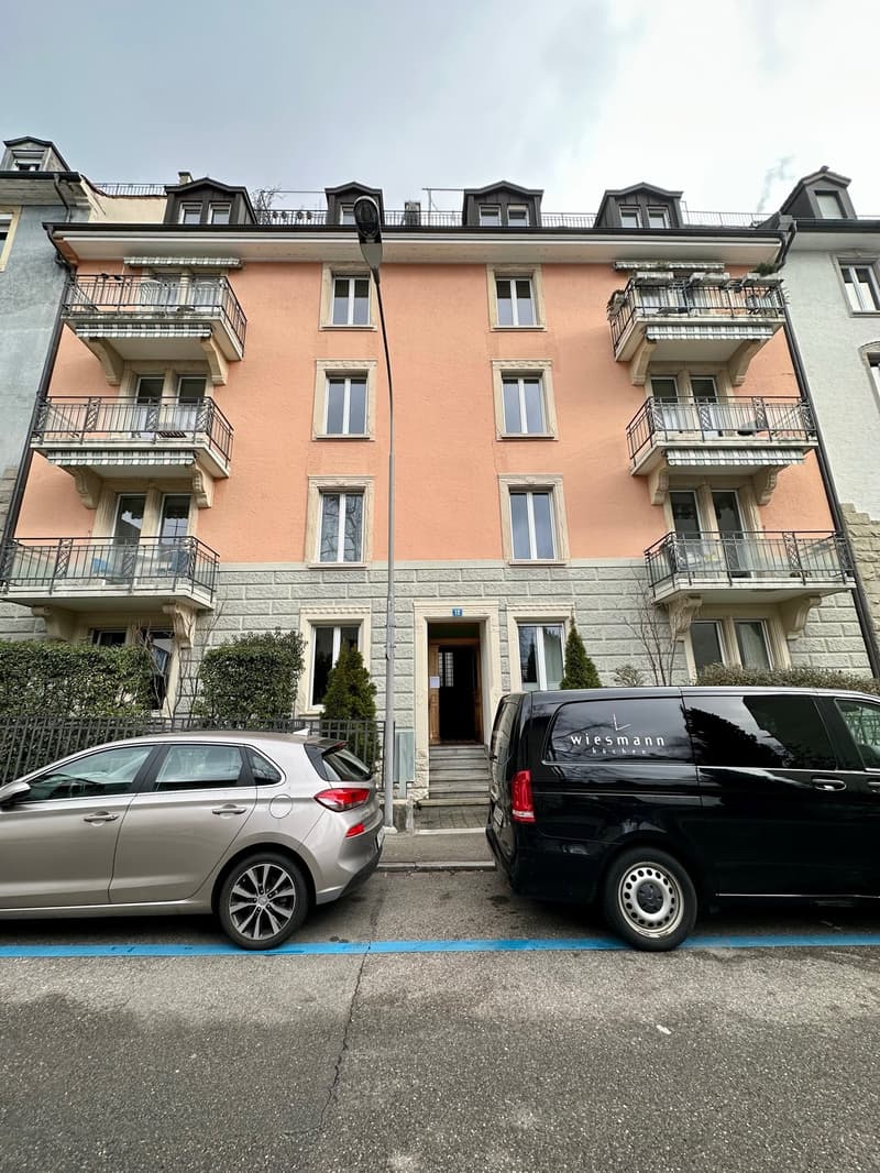 Spacious 4.5-Room Apartment with Balcony in Zürich 8006 (1)