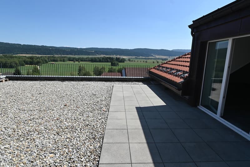 Appartement attique lumineux avec terrasse panoramique à Les Ponts-de-Martel (3)