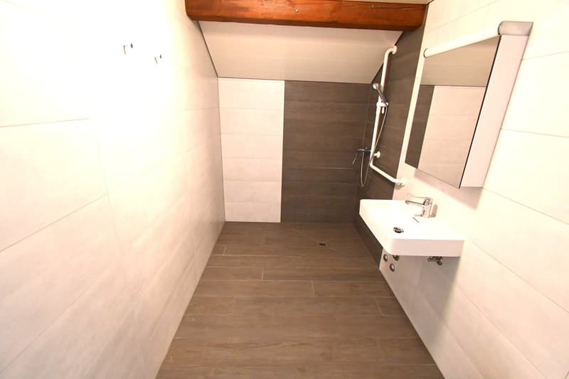 Appartement attique lumineux avec terrasse panoramique à Les Ponts-de-Martel (11)