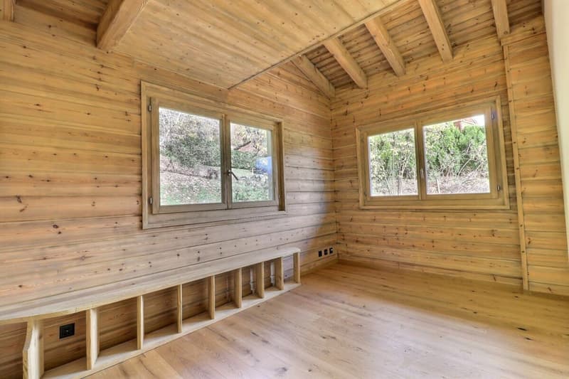 Chalet totalement rénové avec joli jardin arborisé (15)