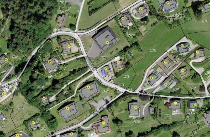 Chalet totalement rénové avec joli jardin arborisé (28)
