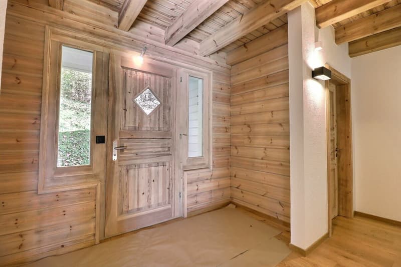 Chalet totalement rénové avec joli jardin arborisé (10)