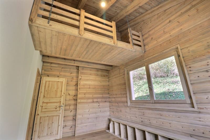 Chalet totalement rénové avec joli jardin arborisé (14)