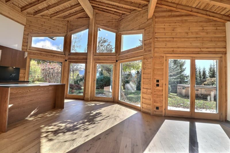 Chalet totalement rénové avec joli jardin arborisé (7)