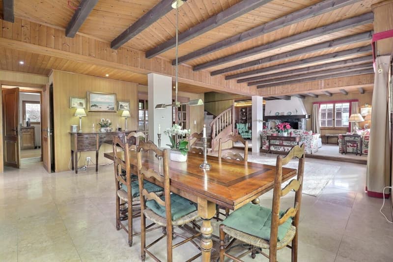 Chalet de 3 étages au Domaine de la résidence avec vue panoramique sur les Alpes. (2)