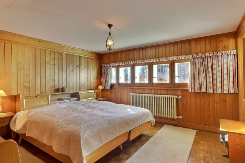 Chalet de 9 pièces, proche du centre (32)