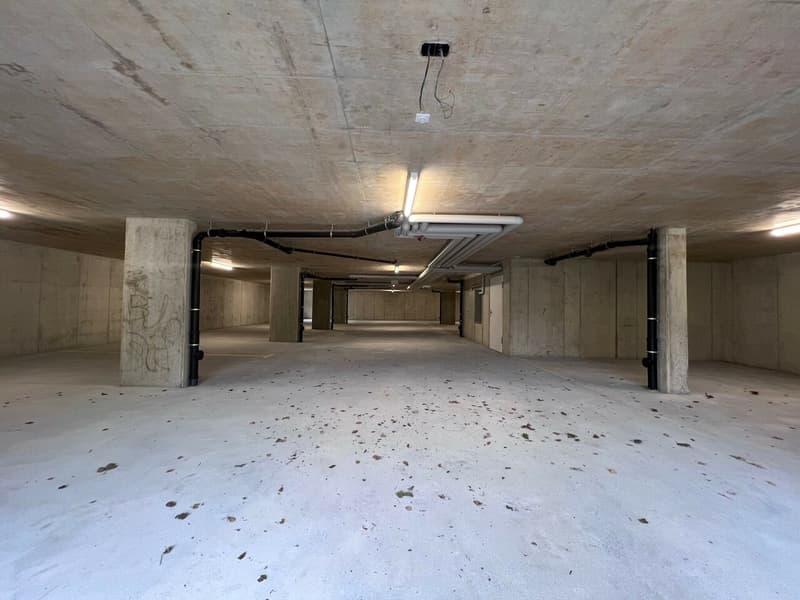 Places de parc intérieures à louer (2)