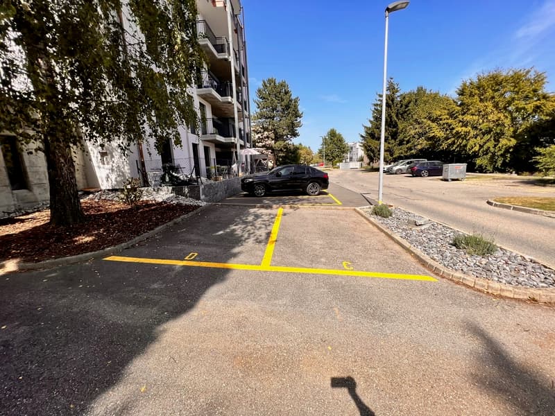 Places de parc extérieures (2)