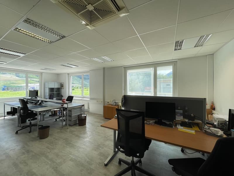 Spacieuse surface de bureau, facile d'accès - 1ER LOYER OFFERT (3)