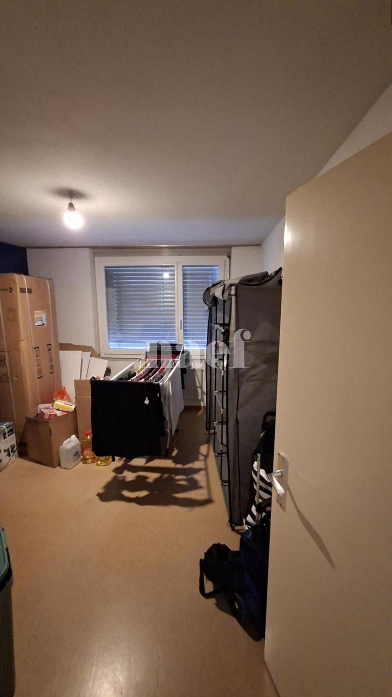 Appartement situé dans un quartier calme et verdoyant, proche de toutes commodités. (6)